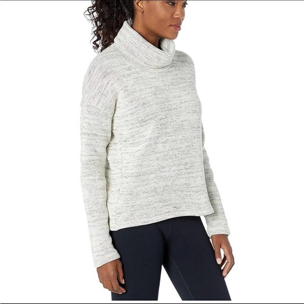 Columbia turtleneck sweater NEW